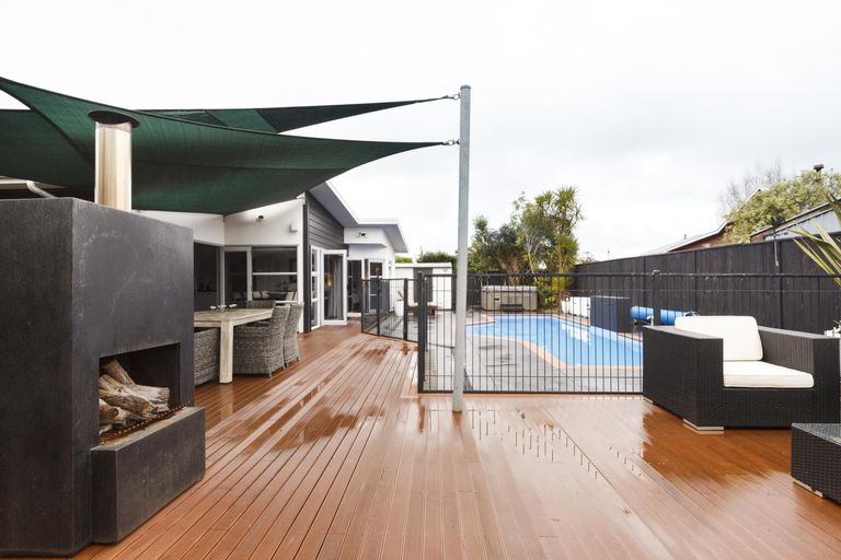 Photo of property in 6 Rodeo Drive, Kelvin Grove, Palmerston North, 4414