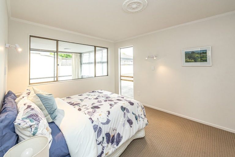 Photo of property in 2 Parkes Avenue, Saint Johns Hill, Whanganui, 4501