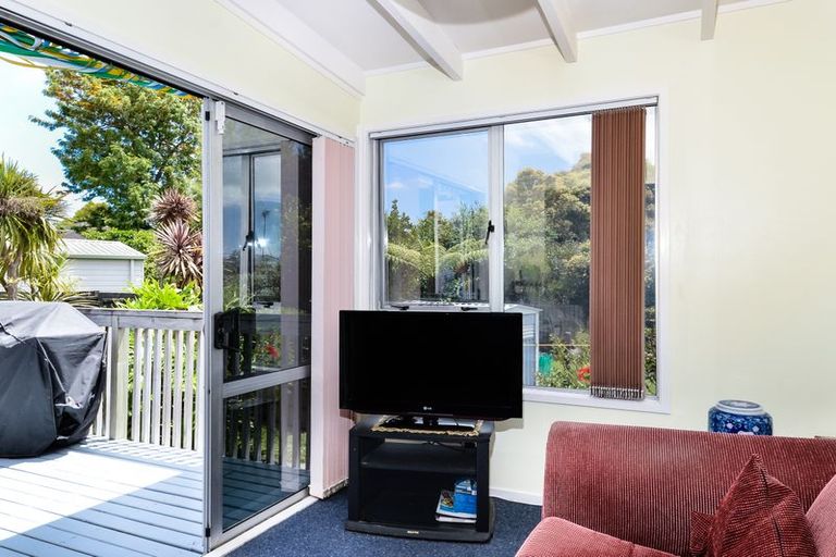 Photo of property in 52 Felgrove Street, Glendene, Auckland, 0602