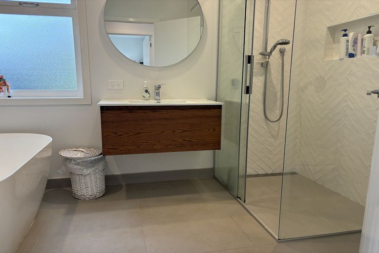 Photo of property in 118 Matipo Road, Te Atatu Peninsula, Auckland, 0610