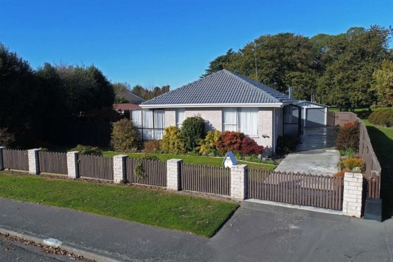 Photo of property in 23 Oakley Crescent, Hornby, Christchurch, 8042