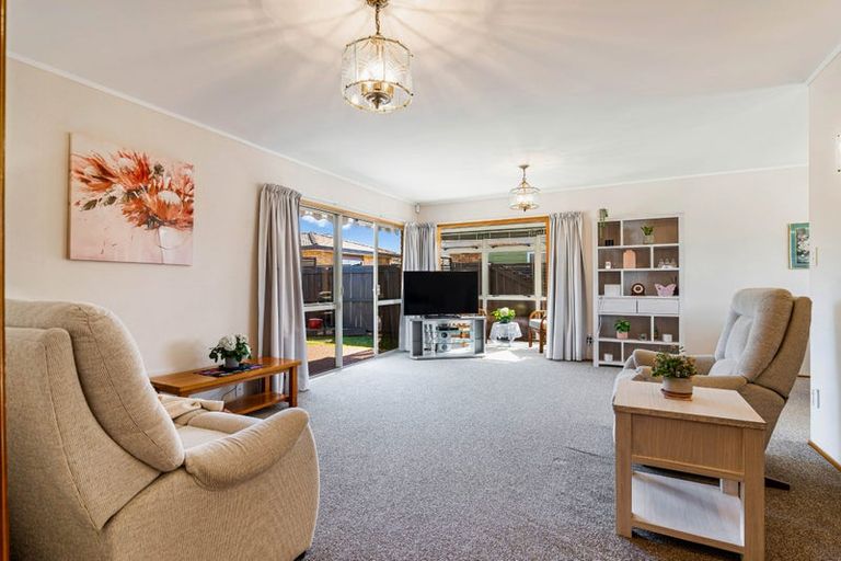 Photo of property in 38 Edward Avenue, Orewa, 0931