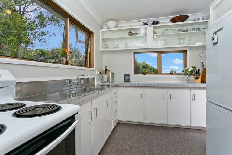 Photo of property in 1/4 Lynn Road, Bayview, Auckland, 0629