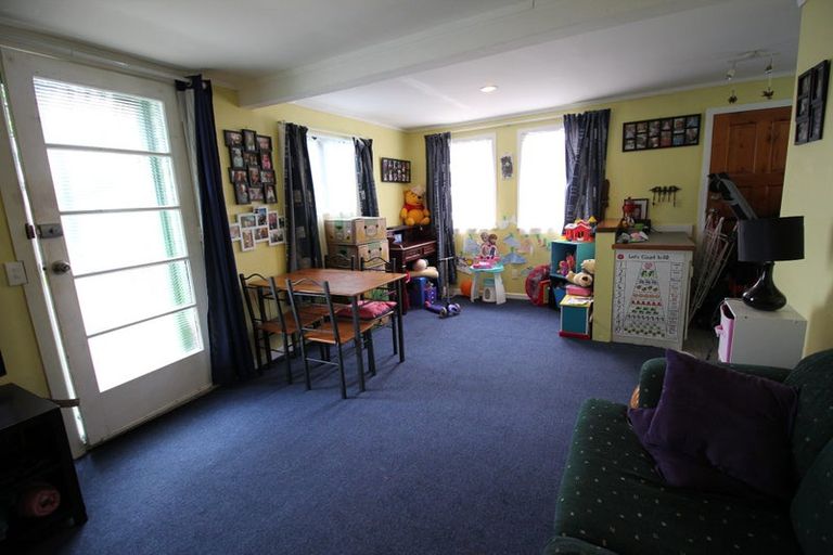 Photo of property in Carillion/the Knoll, 33 Thompson Street, Mount Cook, Wellington, 6011