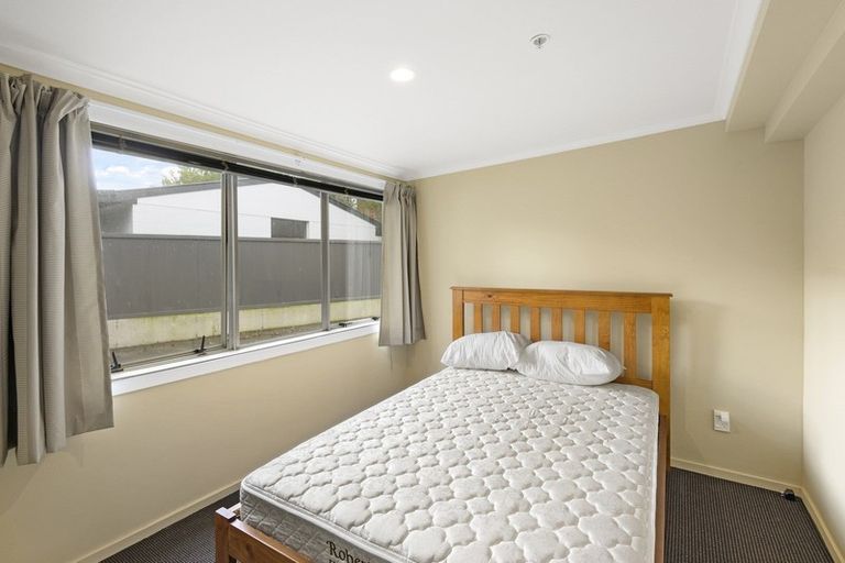 Photo of property in 8 Kowhai Terrace, Saint Martins, Christchurch, 8022
