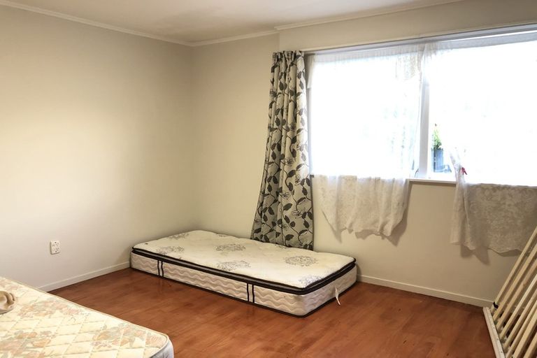 Photo of property in 28a Longburn Road, Henderson, Auckland, 0610