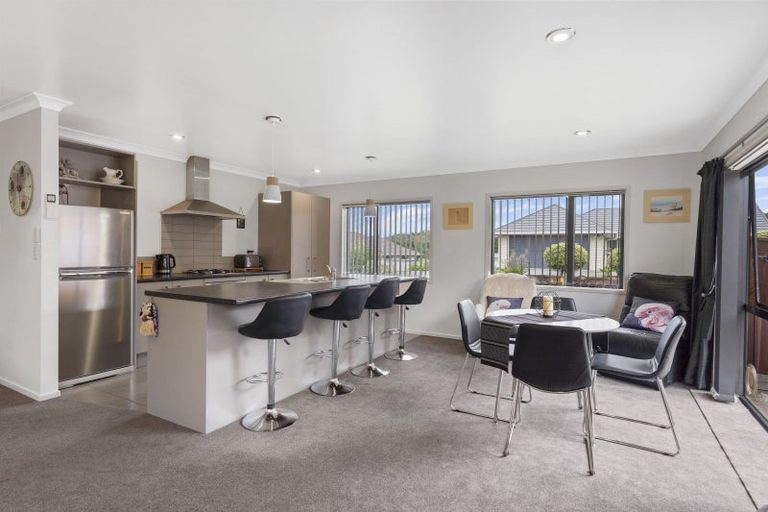 Photo of property in 5 Ronald Scott Grove, Riverstone Terraces, Upper Hutt, 5018