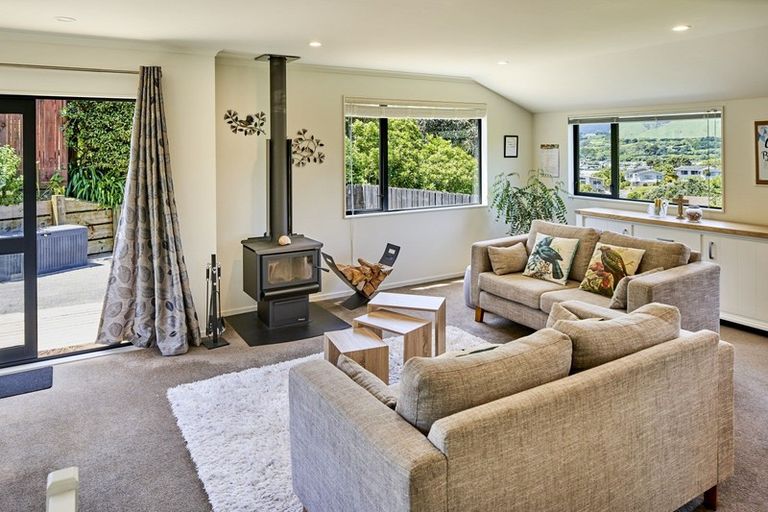 Photo of property in 4a Brasenose Place, Tawa, Wellington, 5028