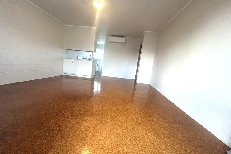 Photo of property in 4/318 Te Atatu Road, Te Atatu South, Auckland, 0610