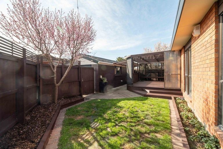 Photo of property in 2/126b Inwoods Close, Parklands, Christchurch, 8083