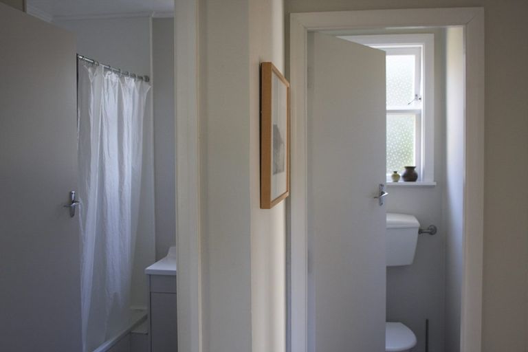 Photo of property in 2 Paparangi Crescent, Paparangi, Wellington, 6037