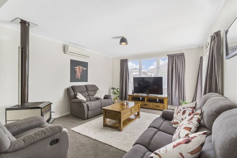 Photo of property in 11 Paton Avenue, Te Atatu South, Auckland, 0610