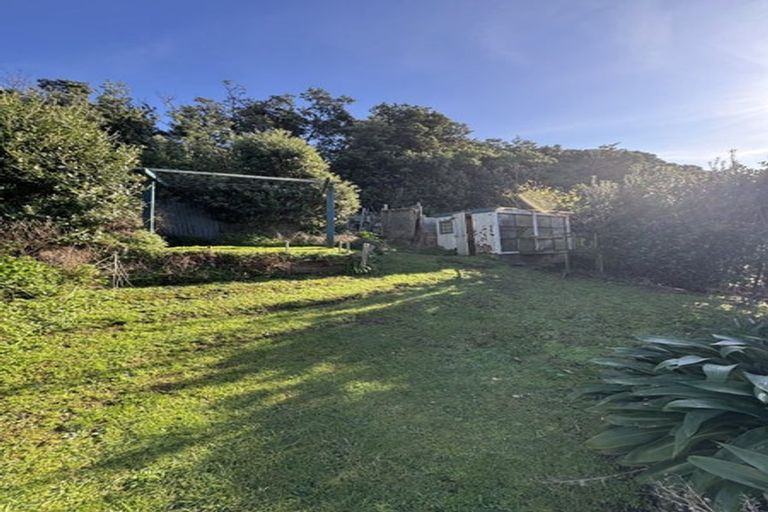 Photo of property in 16 Hungerford Road, Lyall Bay, Wellington, 6022