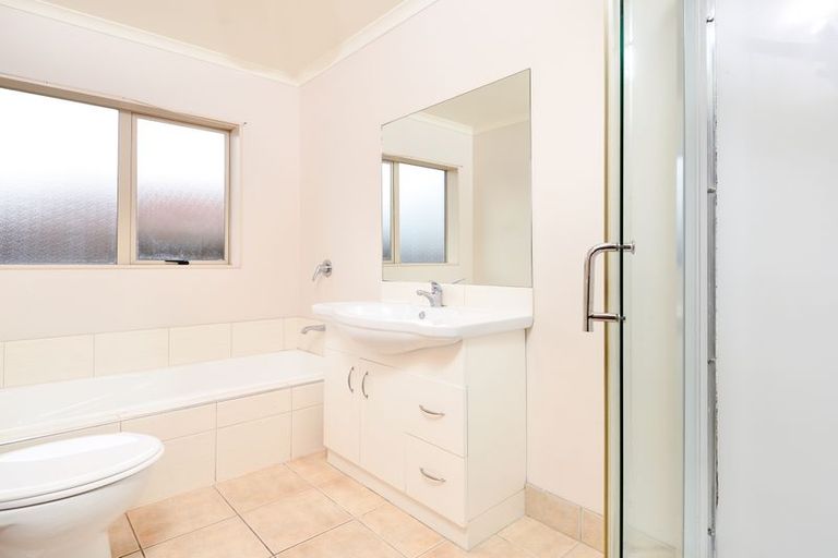 Photo of property in 46 Garelja Road, Henderson, Auckland, 0612