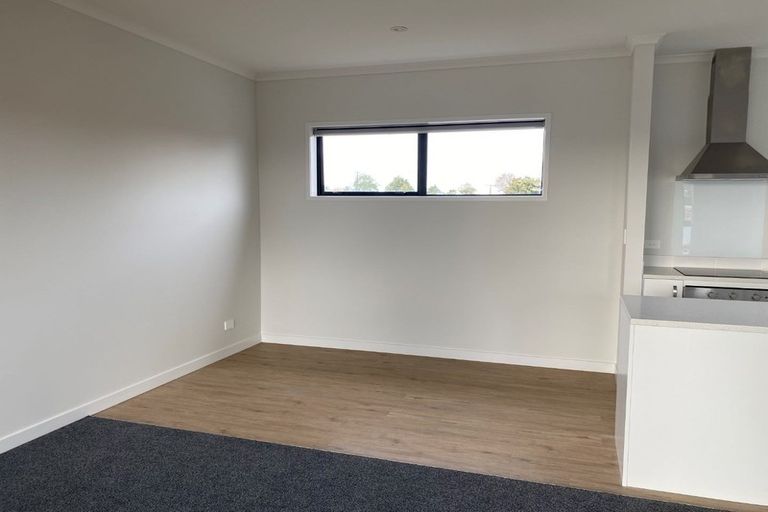 Photo of property in 5/5 Peachgrove Road, Te Atatu Peninsula, Auckland, 0610