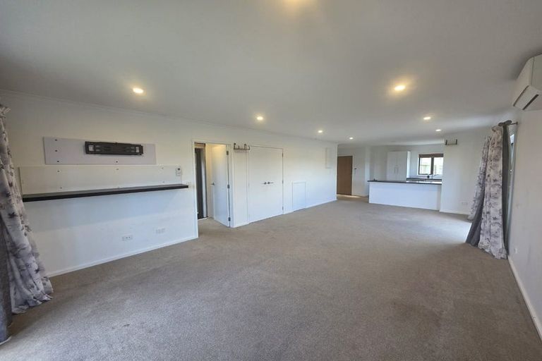 Photo of property in 7 Pukeori Street, Marfell, New Plymouth, 4310