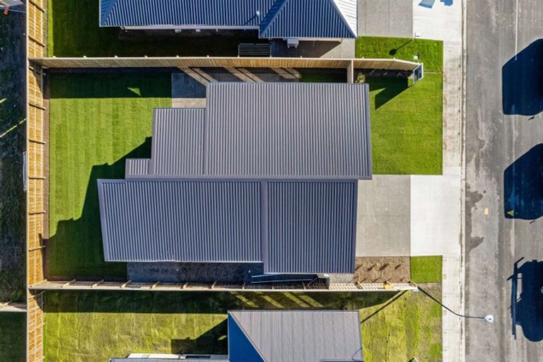 Photo of property in 21 Ellmers Street, Woodend, 7691