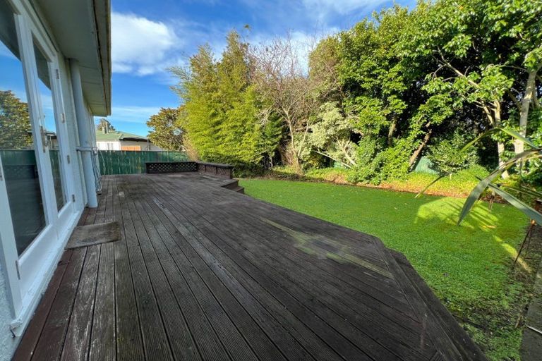 Photo of property in 16 Stirling Crescent, Hokowhitu, Palmerston North, 4410
