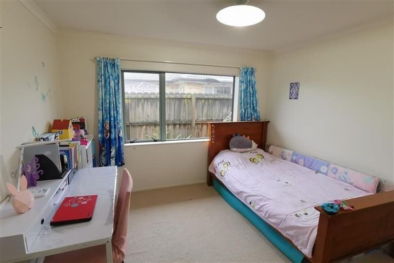 Photo of property in 17 Hillwell Drive, Henderson, Auckland, 0612