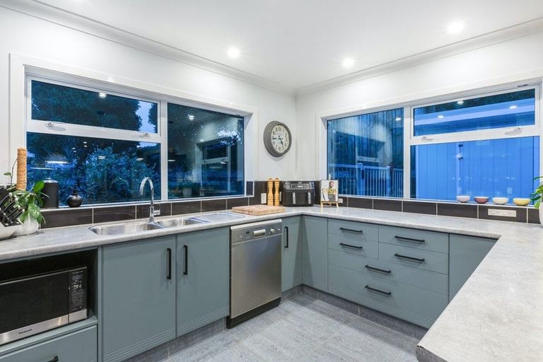 Photo of property in 80 Te Puia Drive, Aotea, Porirua, 5024