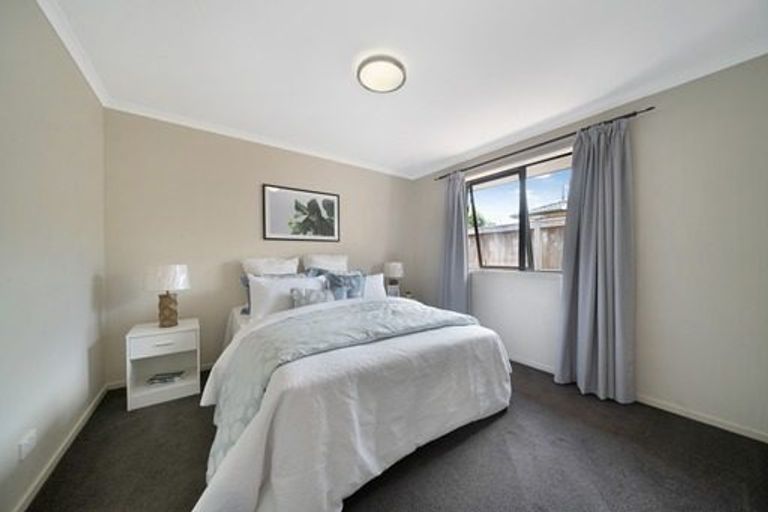 Photo of property in 2 Renata Crescent, Te Atatu Peninsula, Auckland, 0610