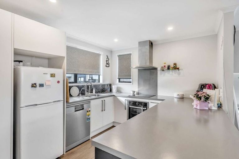 Photo of property in 27 Discovery Place, Marfell, New Plymouth, 4310