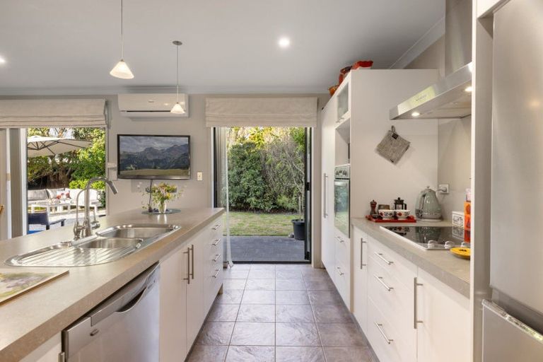 Photo of property in 5 Seabreeze Place, Papamoa Beach, Papamoa, 3118