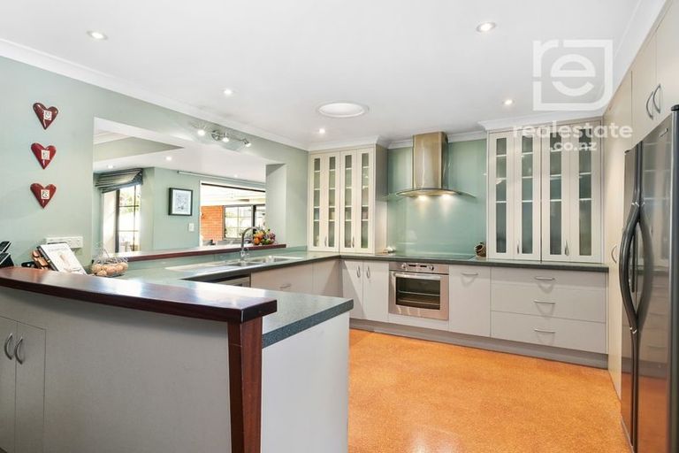 Photo of property in 5 Cumbrian Place, Conifer Grove, Takanini, 2112