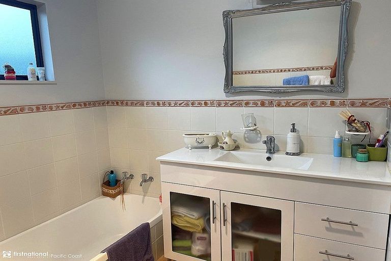 Photo of property in 107b Ocean Road, Whangamata, 3620