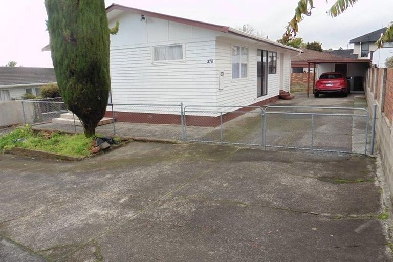 Photo of property in 1/37 Kirrie Avenue, Te Atatu South, Auckland, 0610