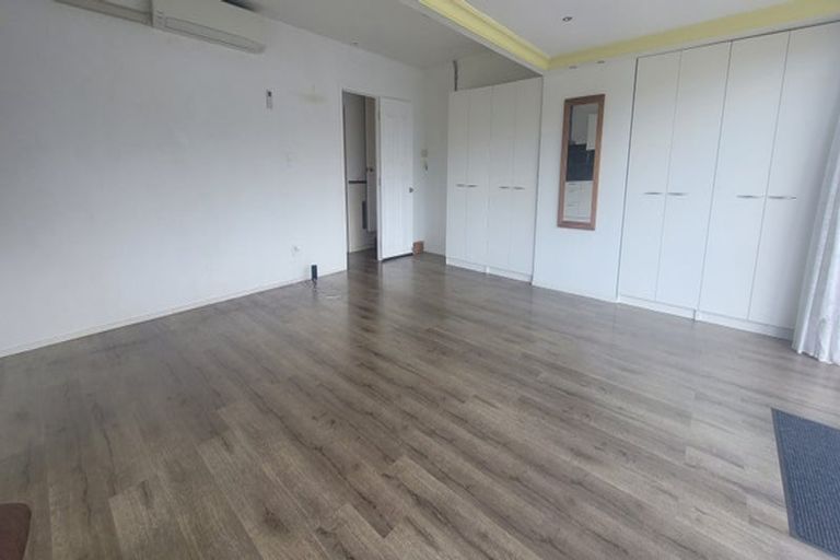 Photo of property in 32 Middlefield Drive, East Tamaki Heights, Auckland, 2016