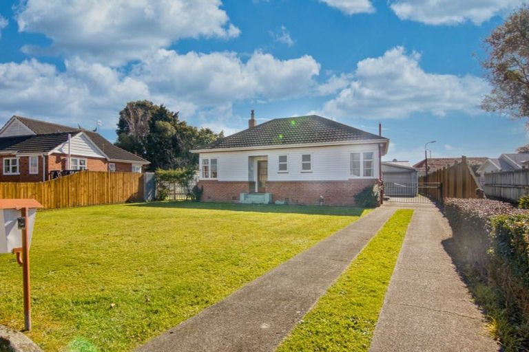 Photo of property in 129 Savage Crescent, West End, Palmerston North, 4412