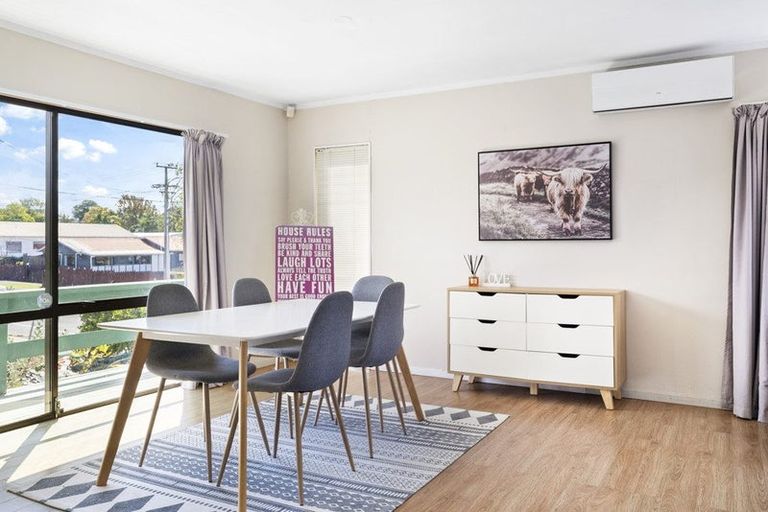 Photo of property in 21 Red Beach Road, Red Beach, 0932