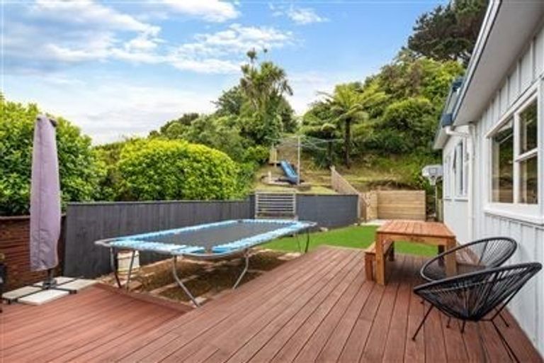 Photo of property in 19 Black Rock Road, Newlands, Wellington, 6037