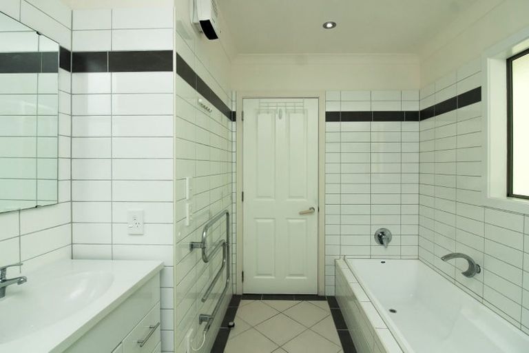 Photo of property in 22 Sandybrow, Churton Park, Wellington, 6037