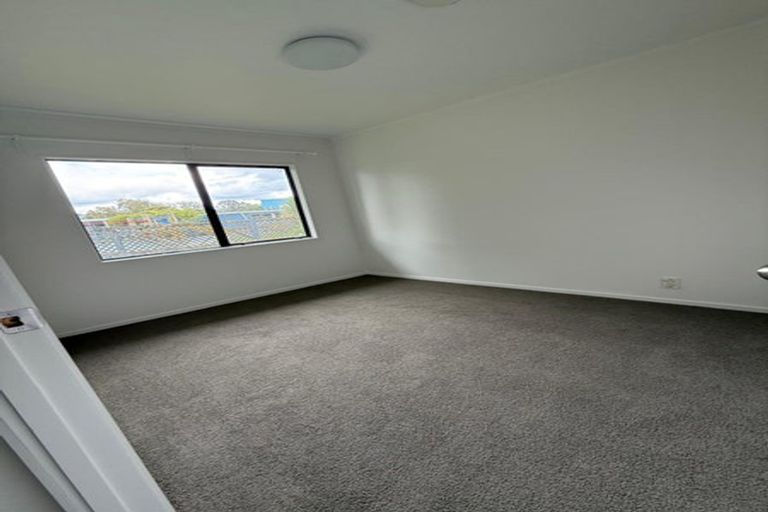 Photo of property in 2/70 Kelvin Road, Papakura, 2110