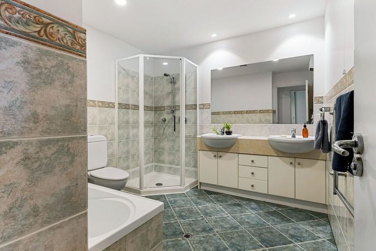 Photo of property in 1i/175 Hurstmere Road, Takapuna, Auckland, 0622