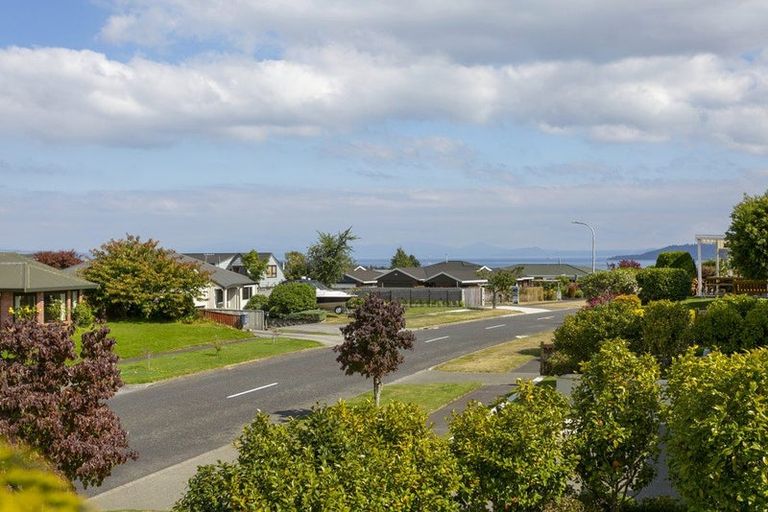 Photo of property in 94 Harvey Street, Waipahihi, Taupo, 3330