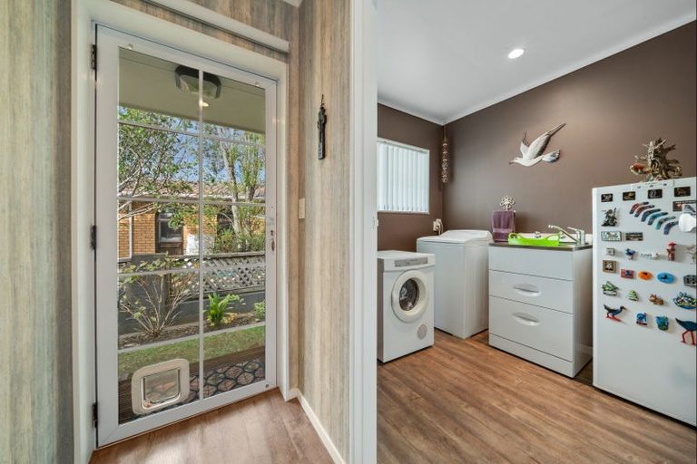 Photo of property in 33 Heta Road, Highlands Park, New Plymouth, 4312