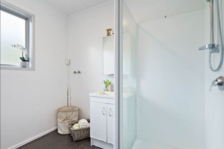 Photo of property in 43 Reynella Drive, Massey, Auckland, 0614