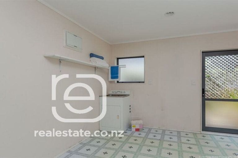 Photo of property in 2 Marbella Drive, Massey, Auckland, 0614