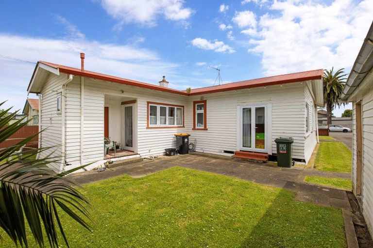 Photo of property in 77 Heretaunga Street, Palmerston North, 4414