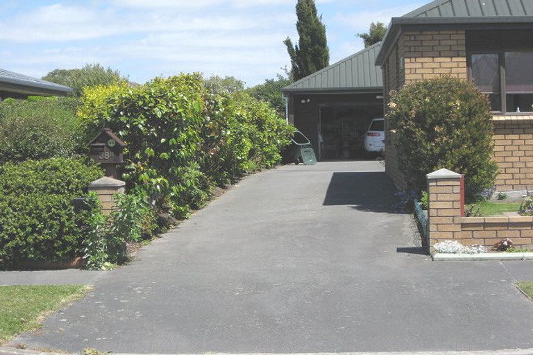 Photo of property in 38 Beauford Place, Parklands, Christchurch, 8083