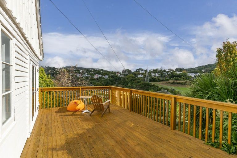 Photo of property in 100 Curtis Street, Northland, Wellington, 6012