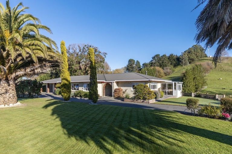 Photo of property in 208 Adelaide Road, Dannevirke, 4930