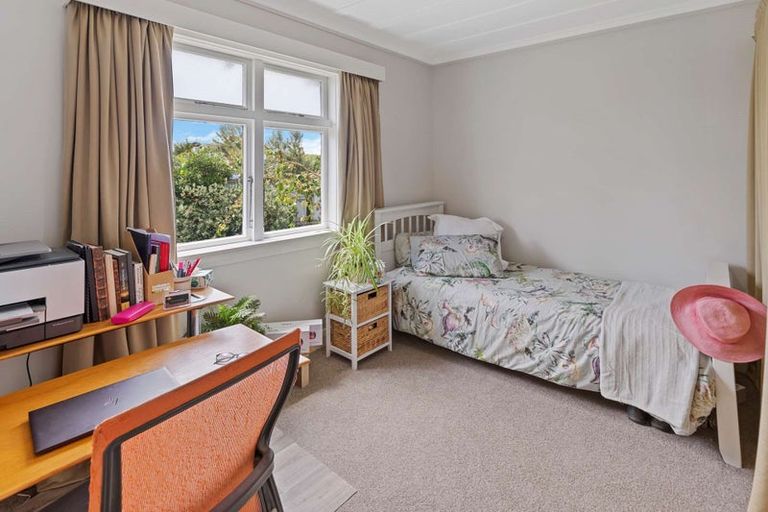 Photo of property in 2 Ngahina Street, Marton, 4710