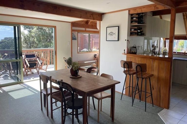 Photo of property in 15 Domain Crescent, Muriwai, Waimauku, 0881