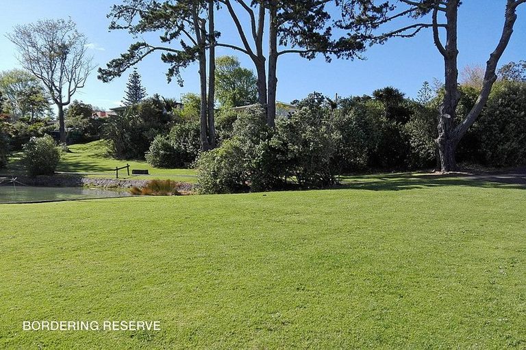Photo of property in 9 Chapman Road, Te Atatu Peninsula, Auckland, 0610
