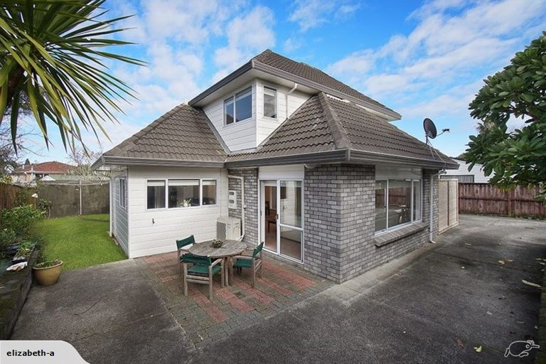 Photo of property in 2/7 Camden Place, Papatoetoe, Auckland, 2025