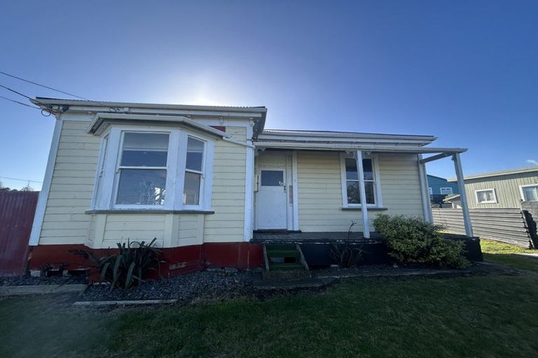 Photo of property in 4 Ashton Terrace, Castlecliff, Whanganui, 4501